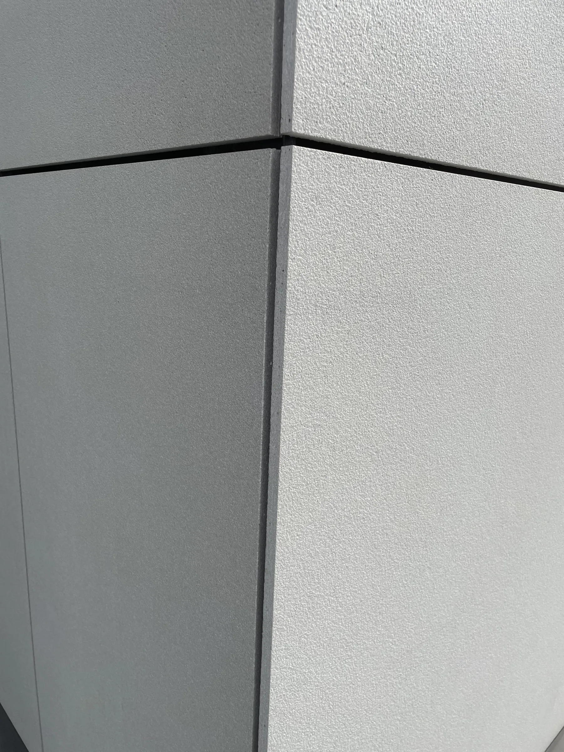 Rieder concrete skin -kuitubetonilevyn nurkkadetalji, Keilaniemen A-torni, Espoo